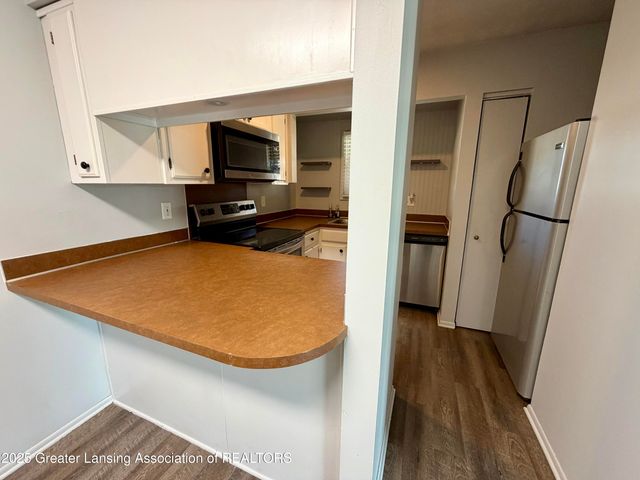 612-610 S Dibble Boulevard, Lansing, MI 48917