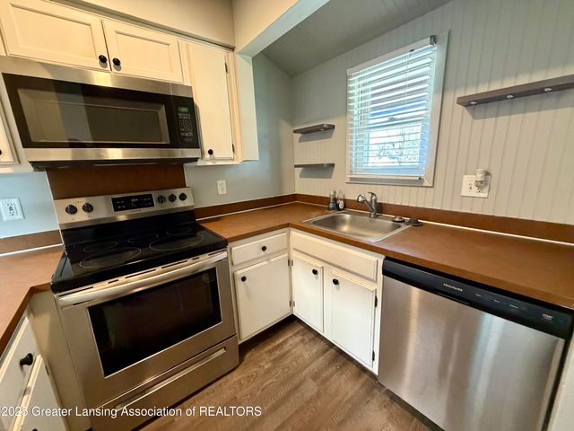 612-610 S Dibble Boulevard, Lansing, MI 48917