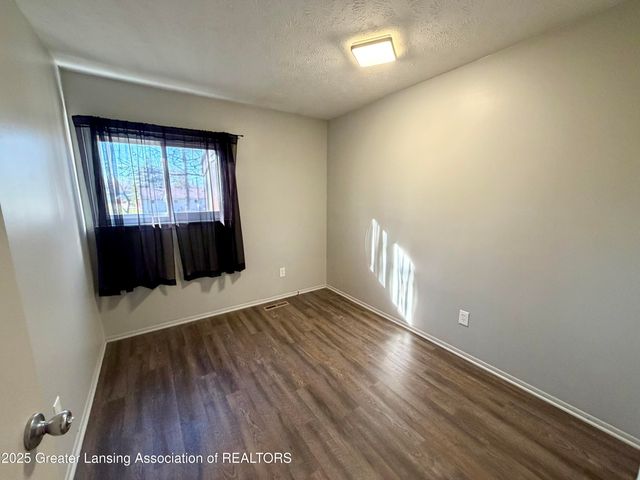 612-610 S Dibble Boulevard, Lansing, MI 48917