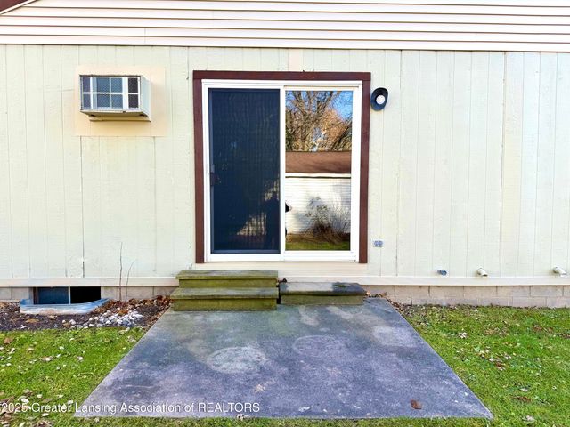 612-610 S Dibble Boulevard, Lansing, MI 48917