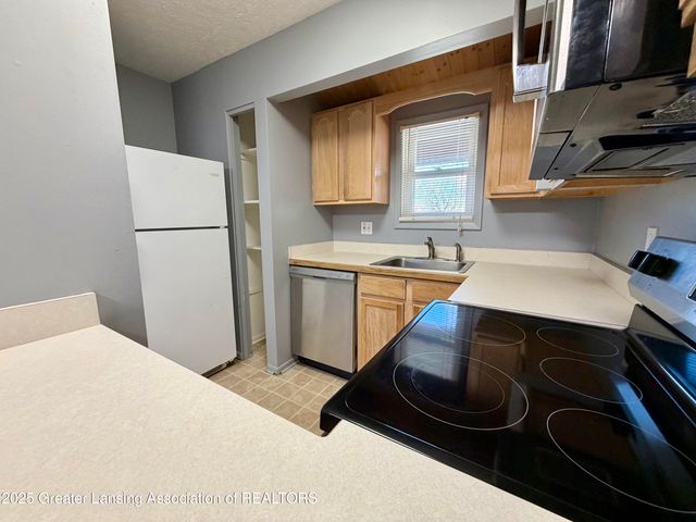 612-610 S Dibble Boulevard, Lansing, MI 48917