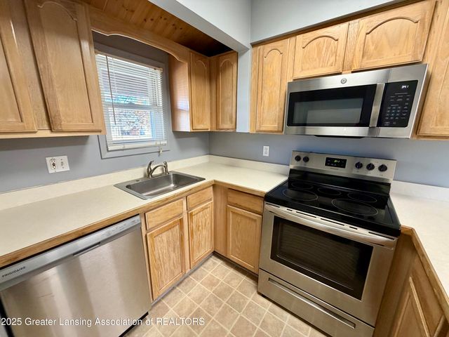 612-610 S Dibble Boulevard, Lansing, MI 48917