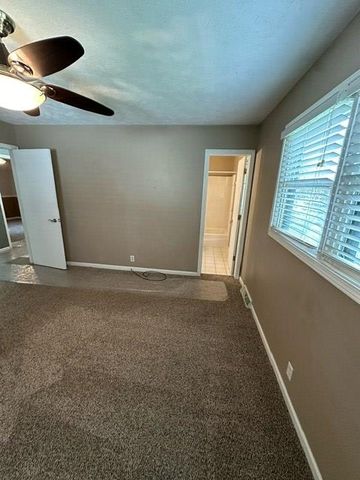 2362 Georgetown Rd, Salina, KS 67401