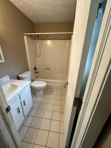 2362 Georgetown Rd, Salina, KS 67401