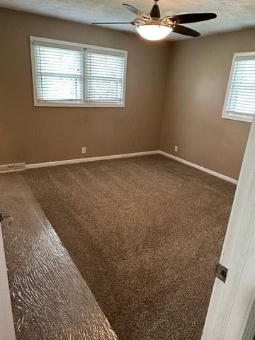2362 Georgetown Rd, Salina, KS 67401
