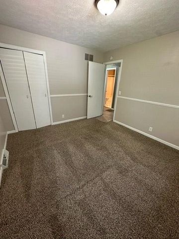 2362 Georgetown Rd, Salina, KS 67401