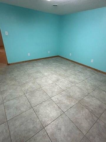 2362 Georgetown Rd, Salina, KS 67401