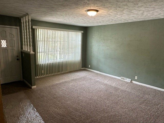 2362 Georgetown Rd, Salina, KS 67401