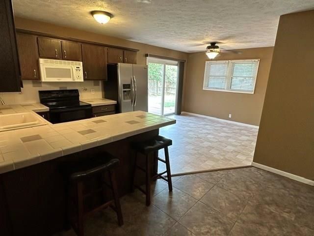 2362 Georgetown Rd, Salina, KS 67401