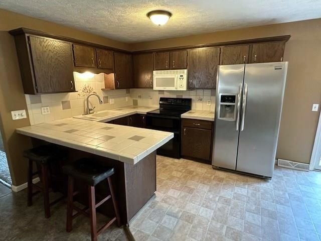 2362 Georgetown Rd, Salina, KS 67401