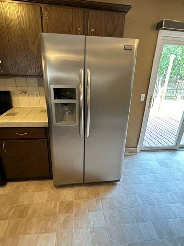 2362 Georgetown Rd, Salina, KS 67401