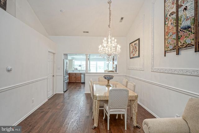 17 CLIFFORD DR, Mount Laurel, NJ 08054