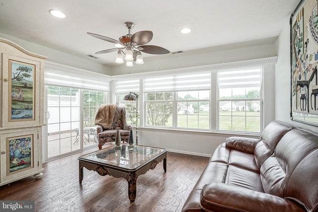 17 CLIFFORD DR, Mount Laurel, NJ 08054