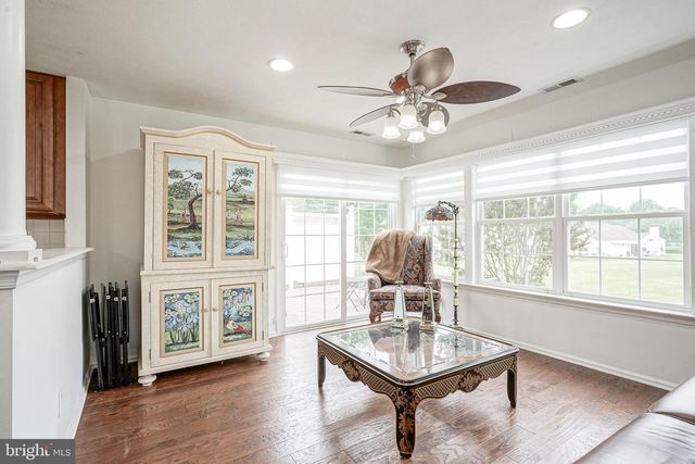 17 CLIFFORD DR, Mount Laurel, NJ 08054