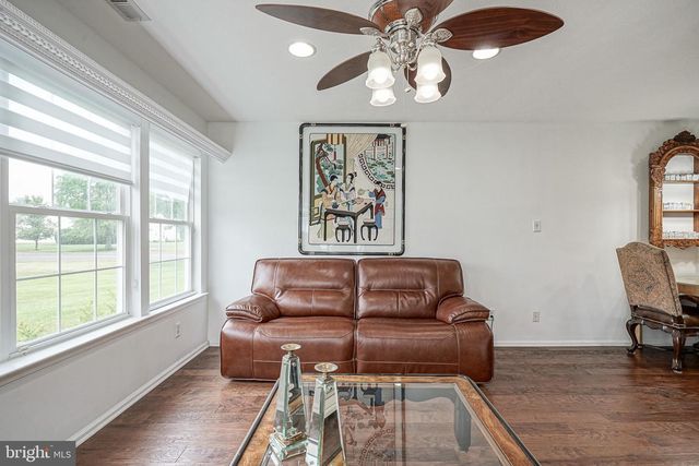 17 CLIFFORD DR, Mount Laurel, NJ 08054