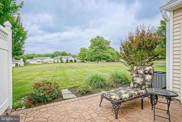 17 CLIFFORD DR, Mount Laurel, NJ 08054