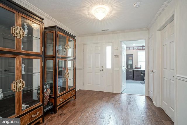 17 CLIFFORD DR, Mount Laurel, NJ 08054