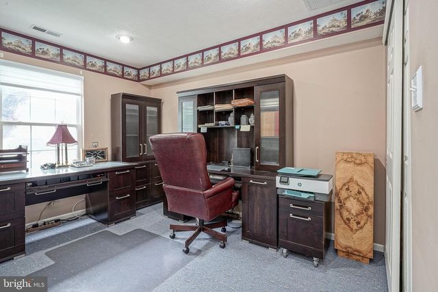 17 CLIFFORD DR, Mount Laurel, NJ 08054
