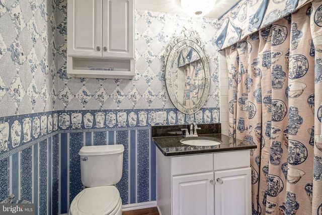 17 CLIFFORD DR, Mount Laurel, NJ 08054