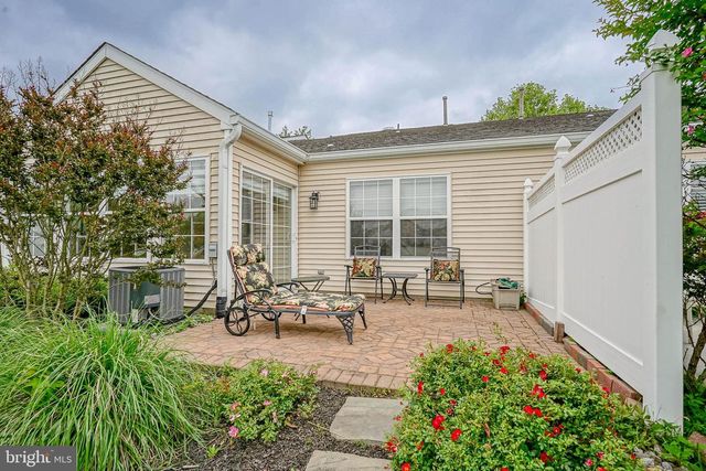17 CLIFFORD DR, Mount Laurel, NJ 08054