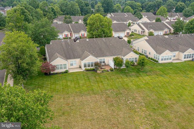 17 CLIFFORD DR, Mount Laurel, NJ 08054