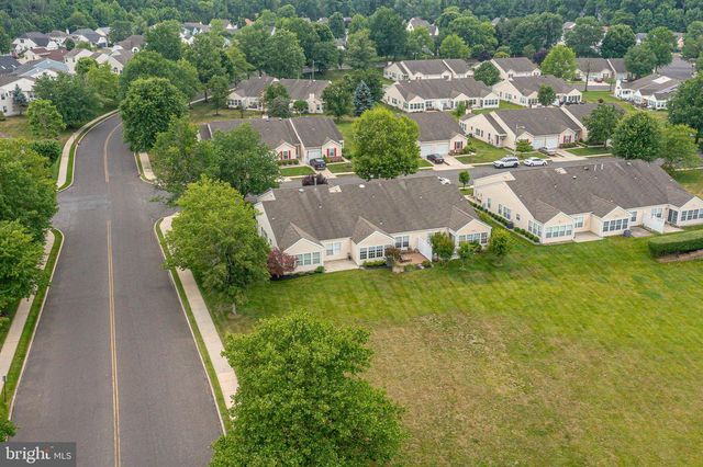 17 CLIFFORD DR, Mount Laurel, NJ 08054