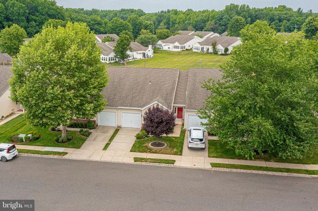 17 CLIFFORD DR, Mount Laurel, NJ 08054