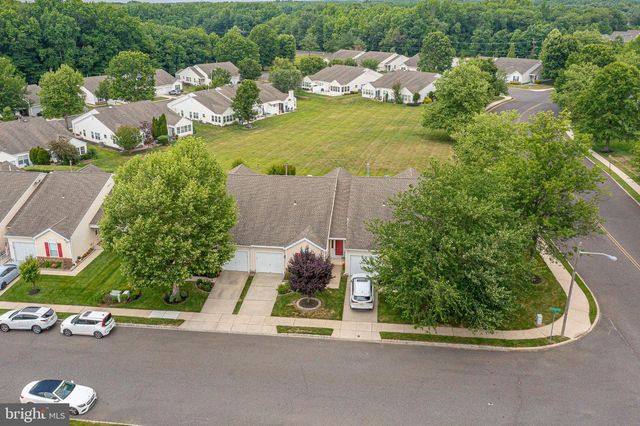 17 CLIFFORD DR, Mount Laurel, NJ 08054