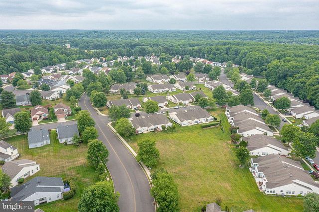 17 CLIFFORD DR, Mount Laurel, NJ 08054