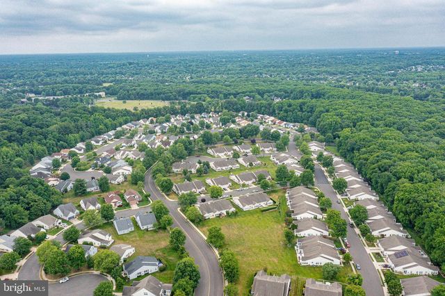 17 CLIFFORD DR, Mount Laurel, NJ 08054