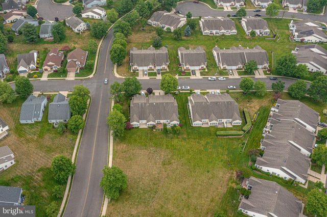 17 CLIFFORD DR, Mount Laurel, NJ 08054