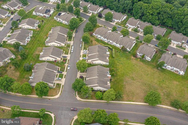 17 CLIFFORD DR, Mount Laurel, NJ 08054