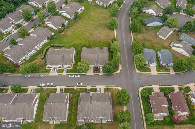 17 CLIFFORD DR, Mount Laurel, NJ 08054