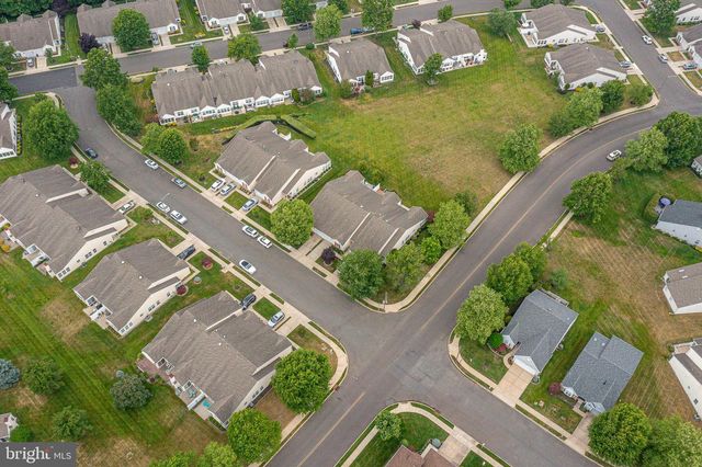 17 CLIFFORD DR, Mount Laurel, NJ 08054