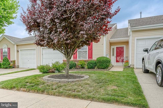 17 CLIFFORD DR, Mount Laurel, NJ 08054