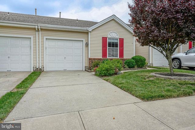 17 CLIFFORD DR, Mount Laurel, NJ 08054