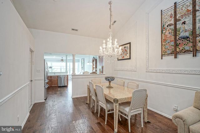 17 CLIFFORD DR, Mount Laurel, NJ 08054