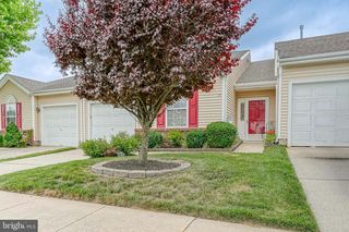 17 CLIFFORD DR, Mount Laurel, NJ 08054