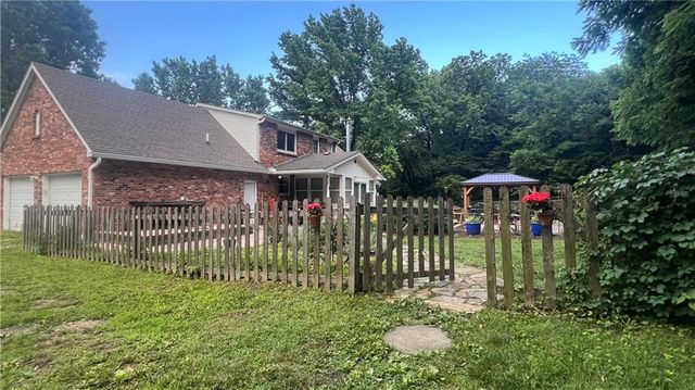 21629 Green Road, Leavenworth, KS 66048