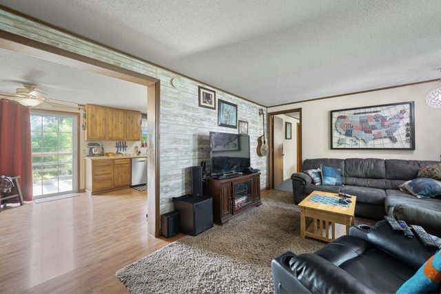 4030 E Zora Street, Webb City, MO 64870