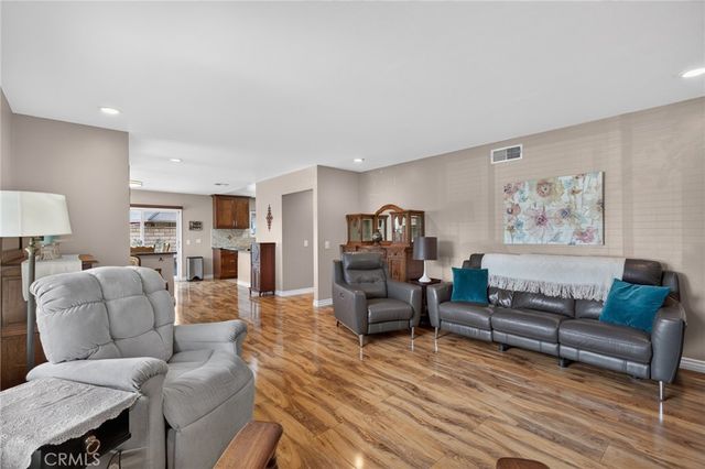 111 E Palmdale, Orange, CA 92865