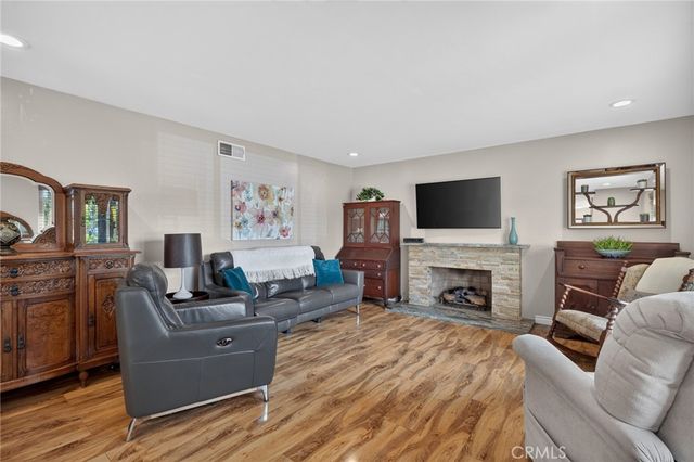 111 E Palmdale, Orange, CA 92865