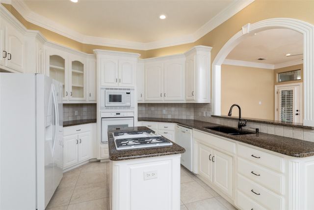 1915 Channing Park Drive, Arlington, TX 76013