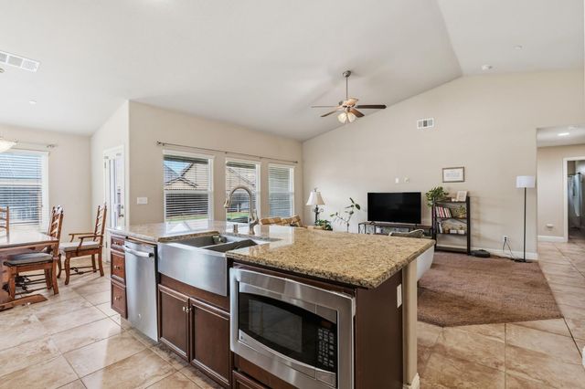 3157 Twain Avenue, Clovis, CA 93619