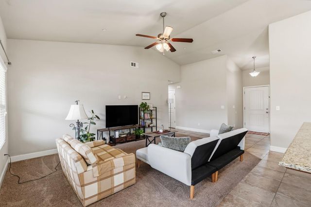 3157 Twain Avenue, Clovis, CA 93619