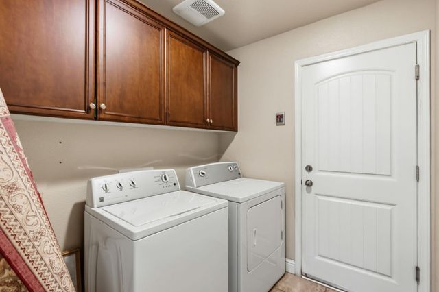 3157 Twain Avenue, Clovis, CA 93619