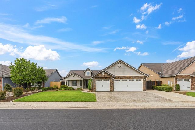 3157 Twain Avenue, Clovis, CA 93619