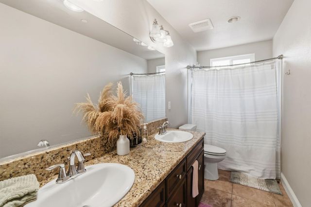 3157 Twain Avenue, Clovis, CA 93619