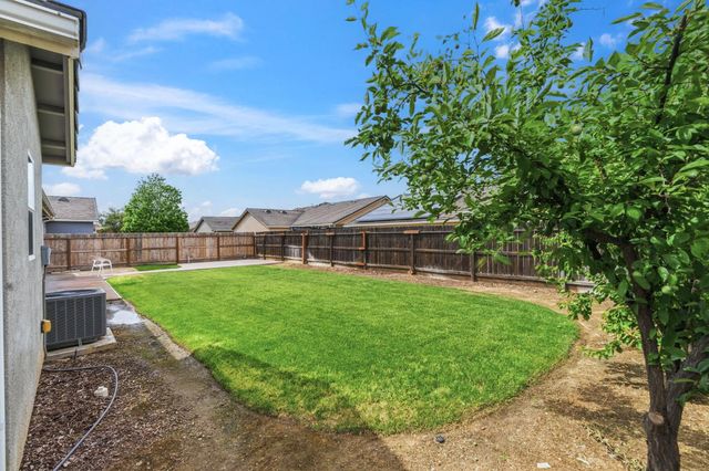 3157 Twain Avenue, Clovis, CA 93619