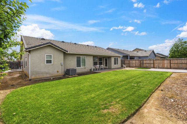 3157 Twain Avenue, Clovis, CA 93619